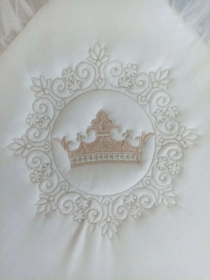 Yenidoğan Sahra Taç Nakışlı Plazma Taşlı Güpürlü Fiyonklu Duvaklı Trilüks Kundak Bebek Battaniyesi
