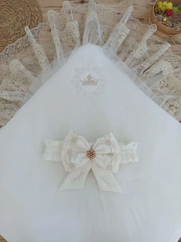 Yenidoğan Sahra Taç Nakışlı Plazma Taşlı Güpürlü Fiyonklu Duvaklı Trilüks Kundak Bebek Battaniyesi