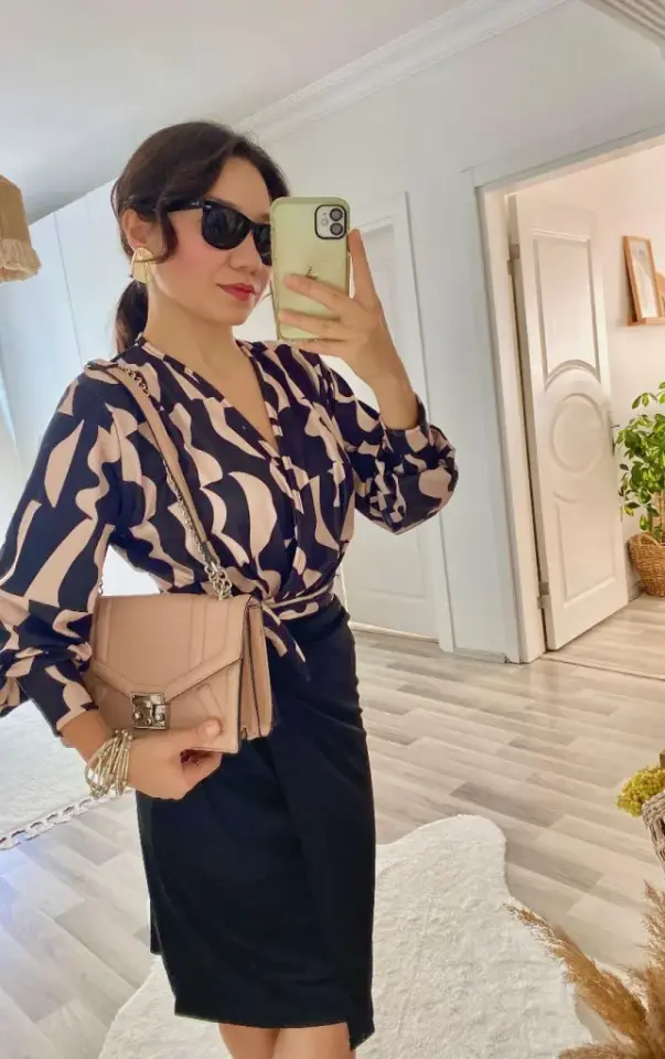 Kadın Uzun Kollu Kruvaze Yaka Dijital Baskılı Fiyonk Detay Atlas Kumaş Elbise