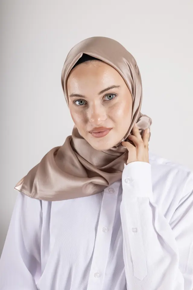 Düz Kristal Kumaş Eşarp - Kaymaz, Şık, Tok Duran | Günlük & Abiye Uyumlu