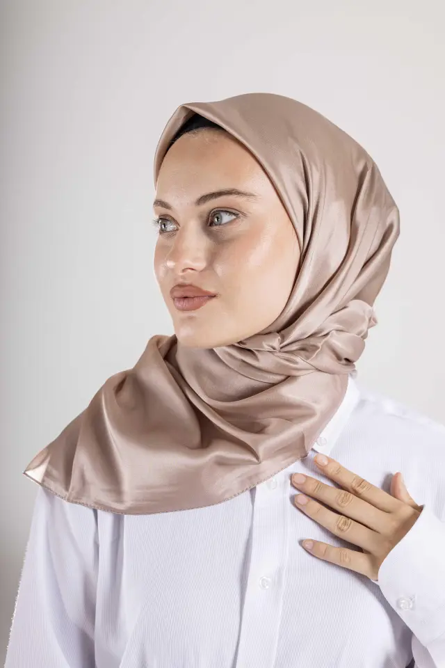 Düz Kristal Kumaş Eşarp - Kaymaz, Şık, Tok Duran | Günlük & Abiye Uyumlu