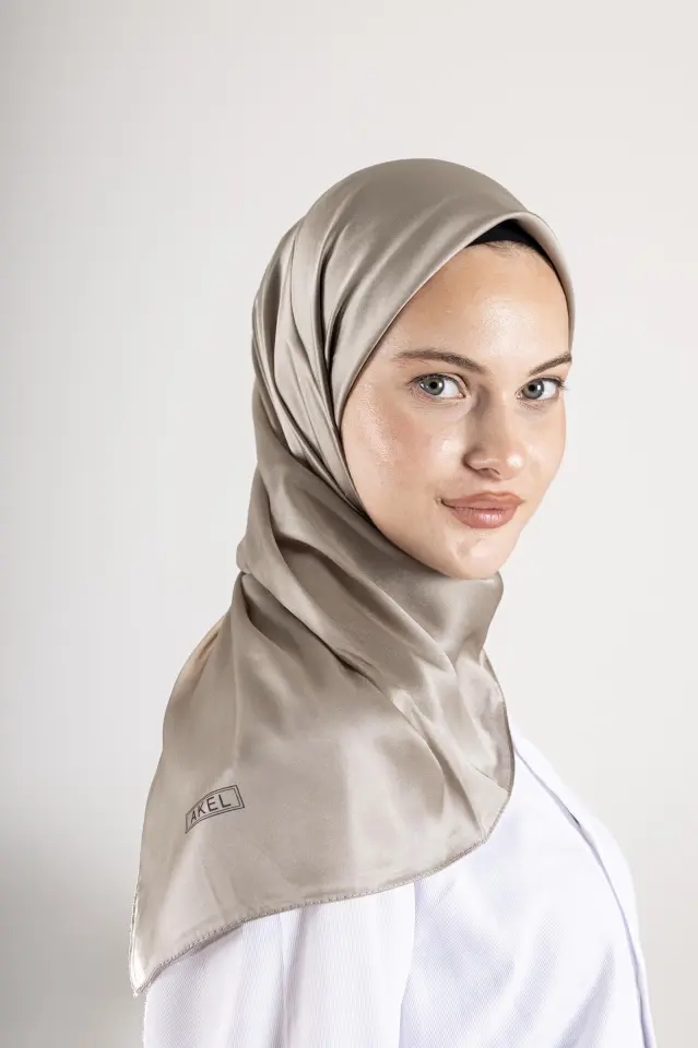 Düz Kristal Kumaş Eşarp - Kaymaz, Şık, Tok Duran | Günlük & Abiye Uyumlu