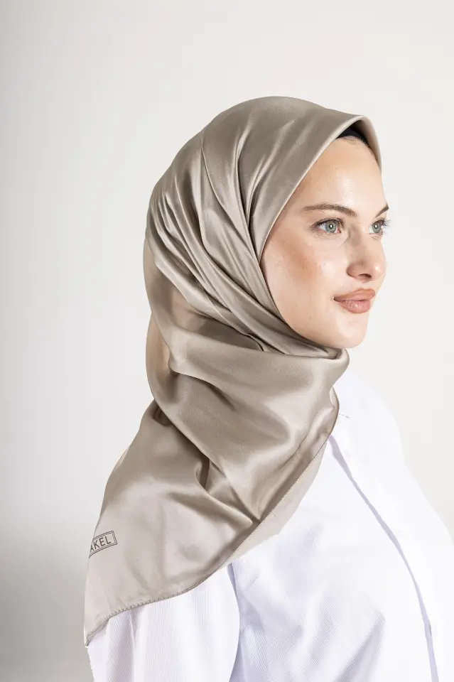 Düz Kristal Kumaş Eşarp - Kaymaz, Şık, Tok Duran | Günlük & Abiye Uyumlu